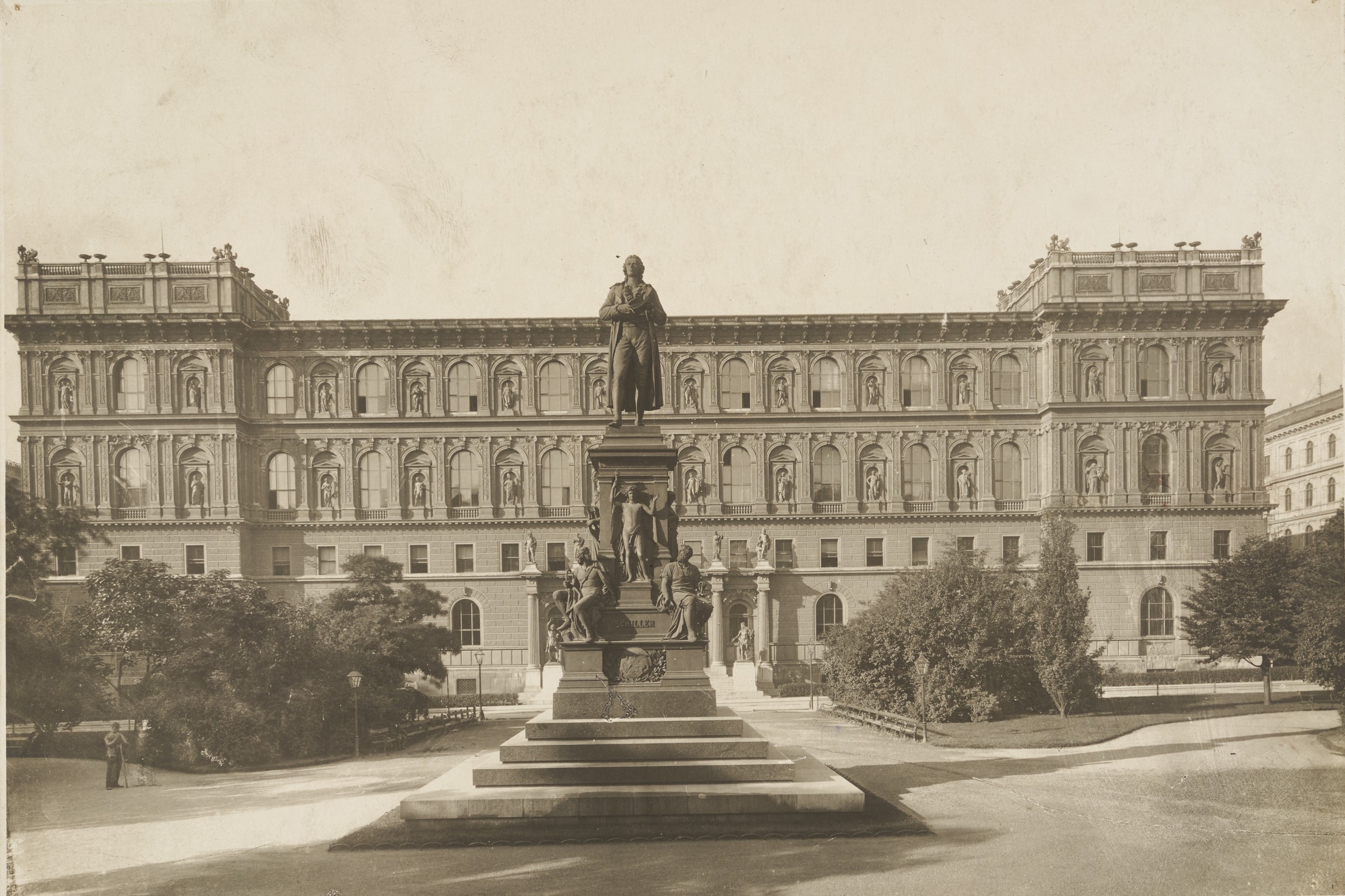 Schillerplatz um 1900[12]