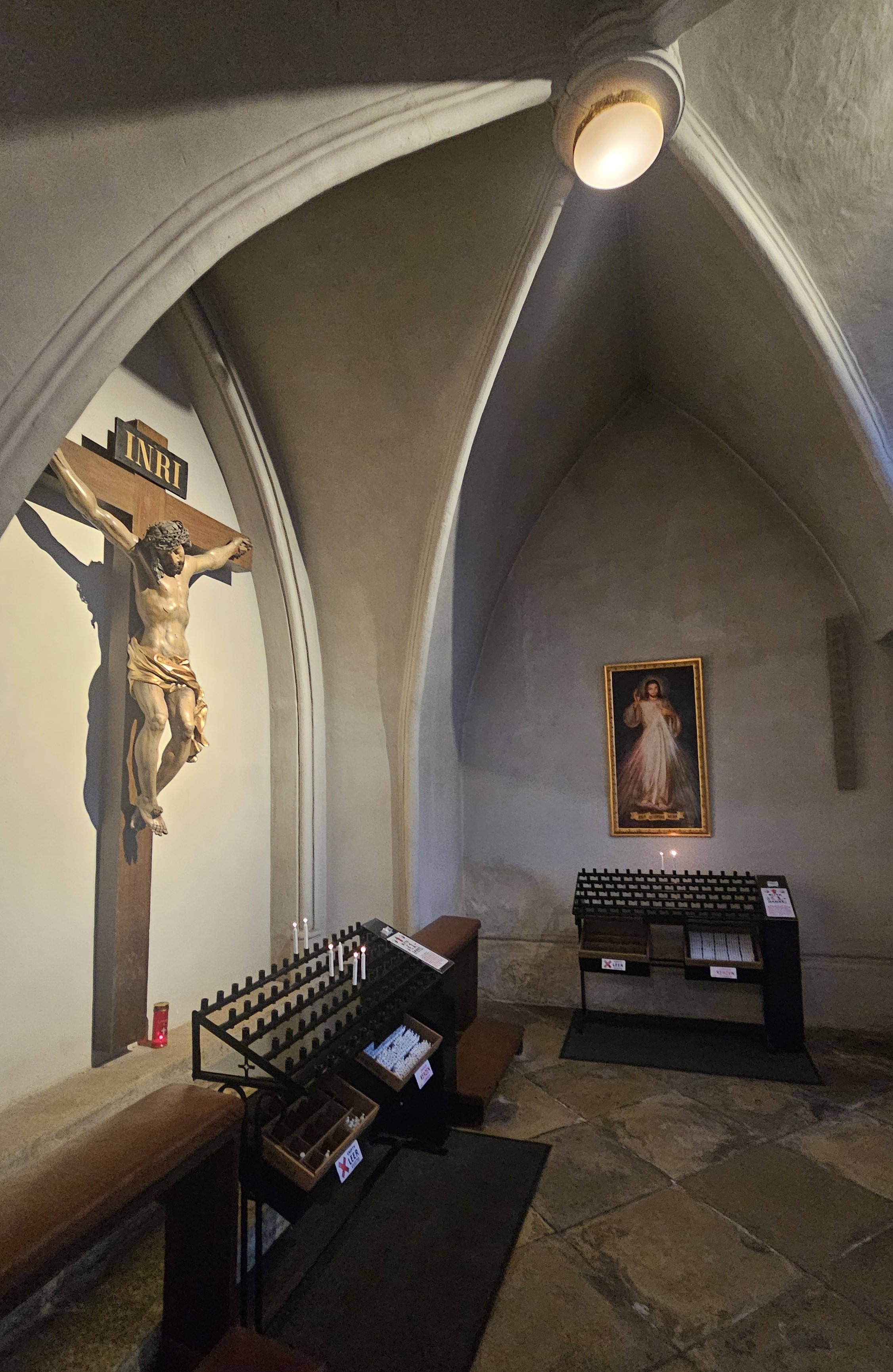 Andachtsnische links vom Eingang in der Augustinerkirche