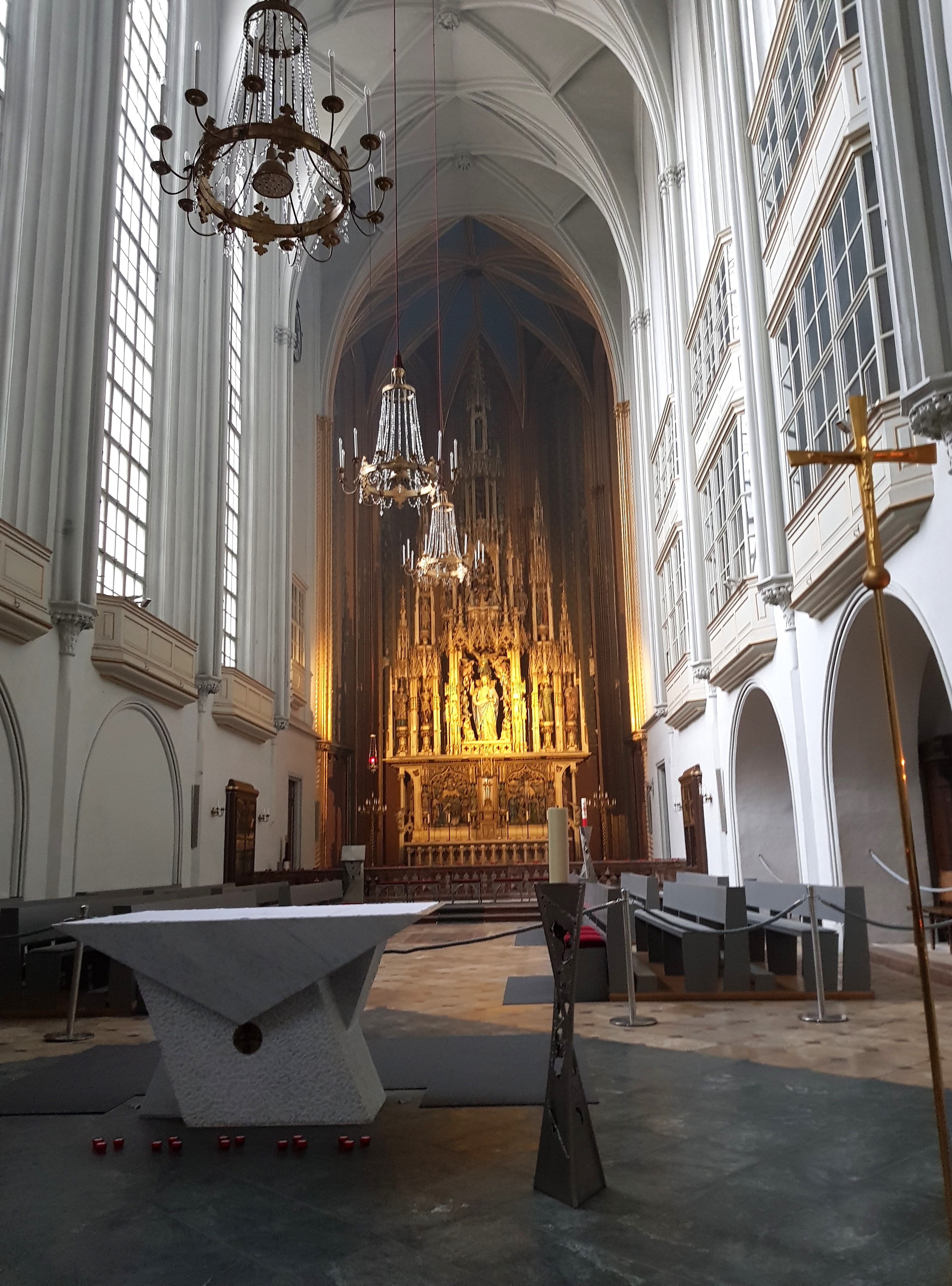 Der Hochaltar der Augustinerkirche