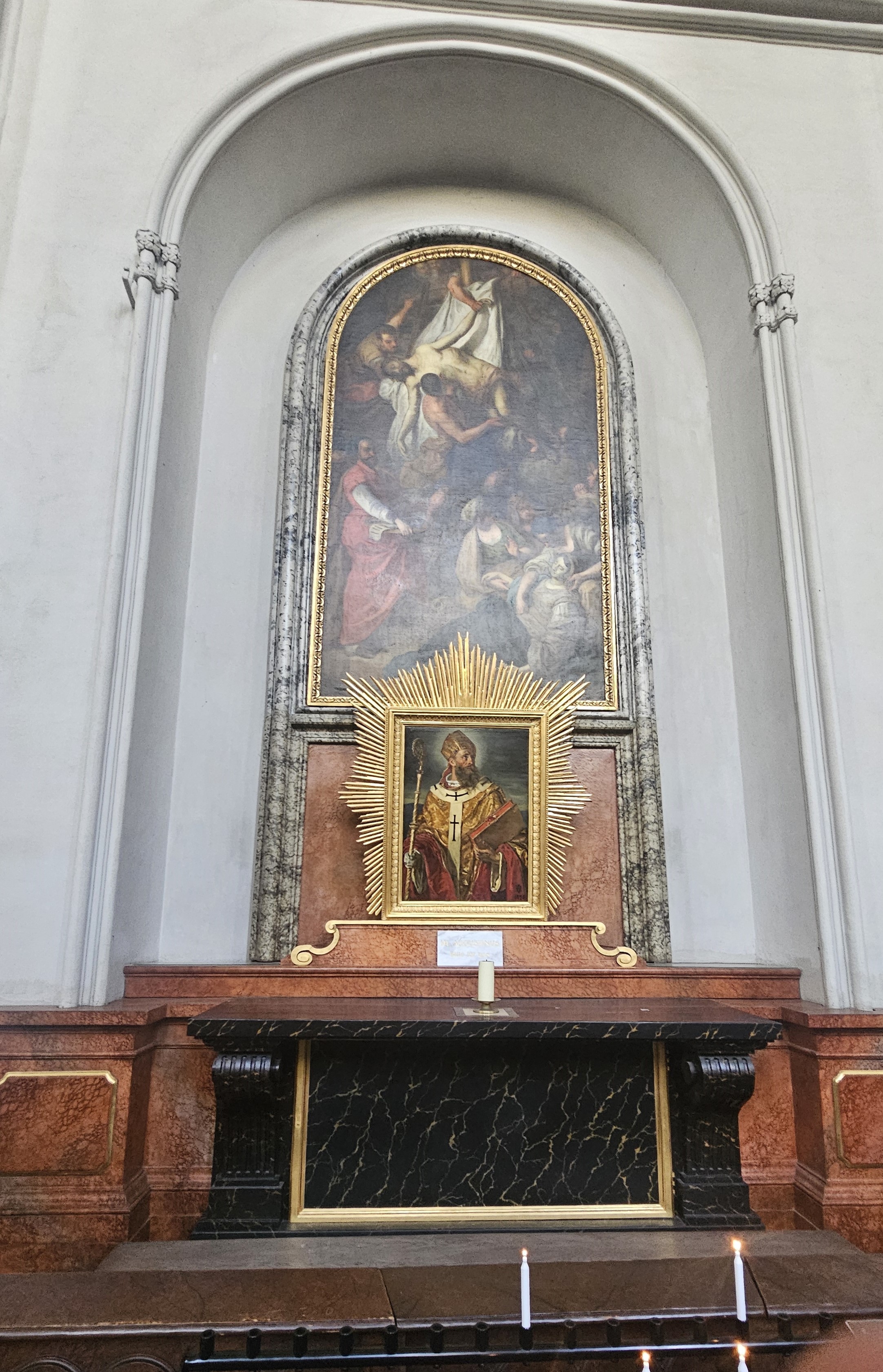 Seitenaltar mit der Kreuzabnahme Christi