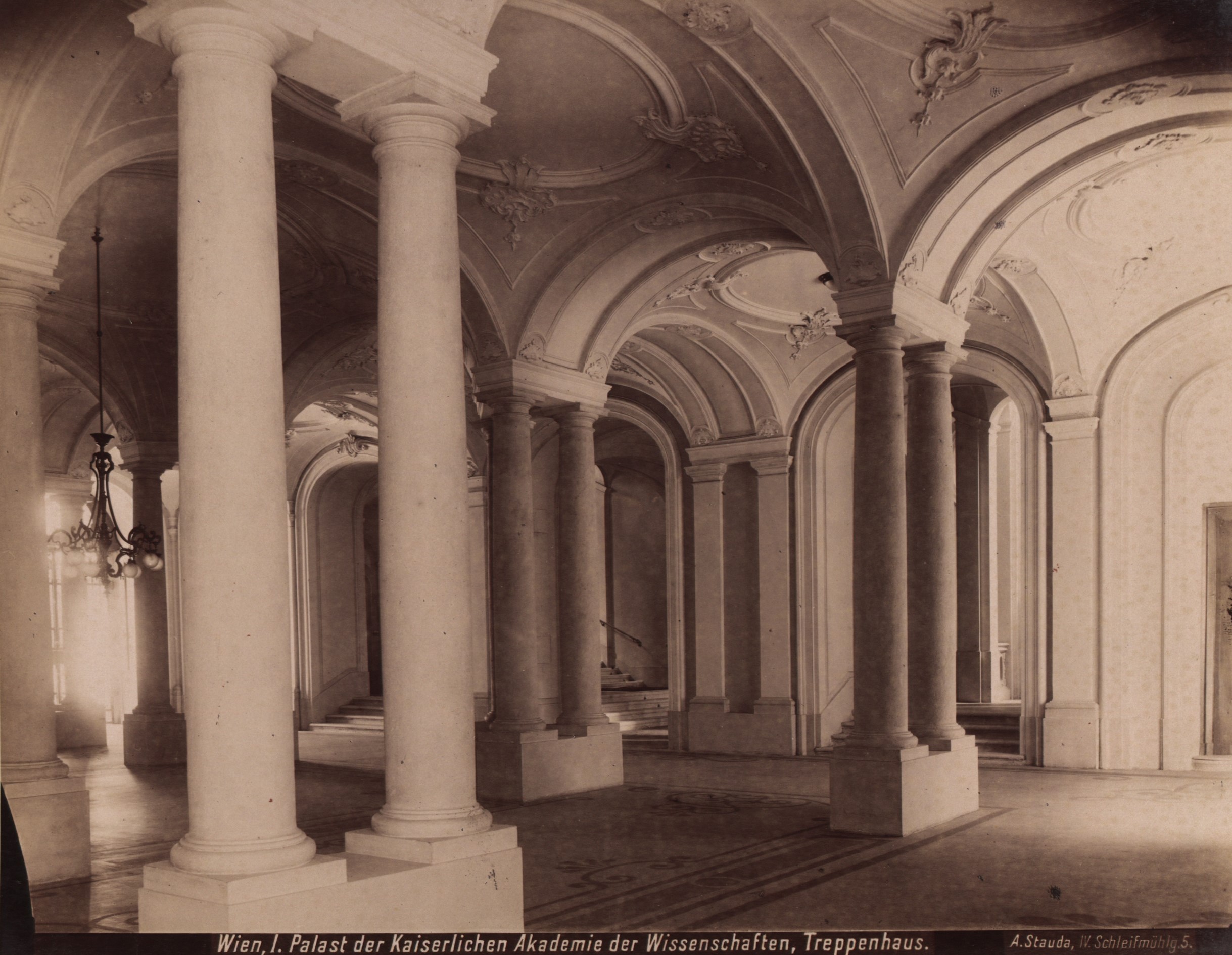 Innenansicht: Treppenhaus[10]