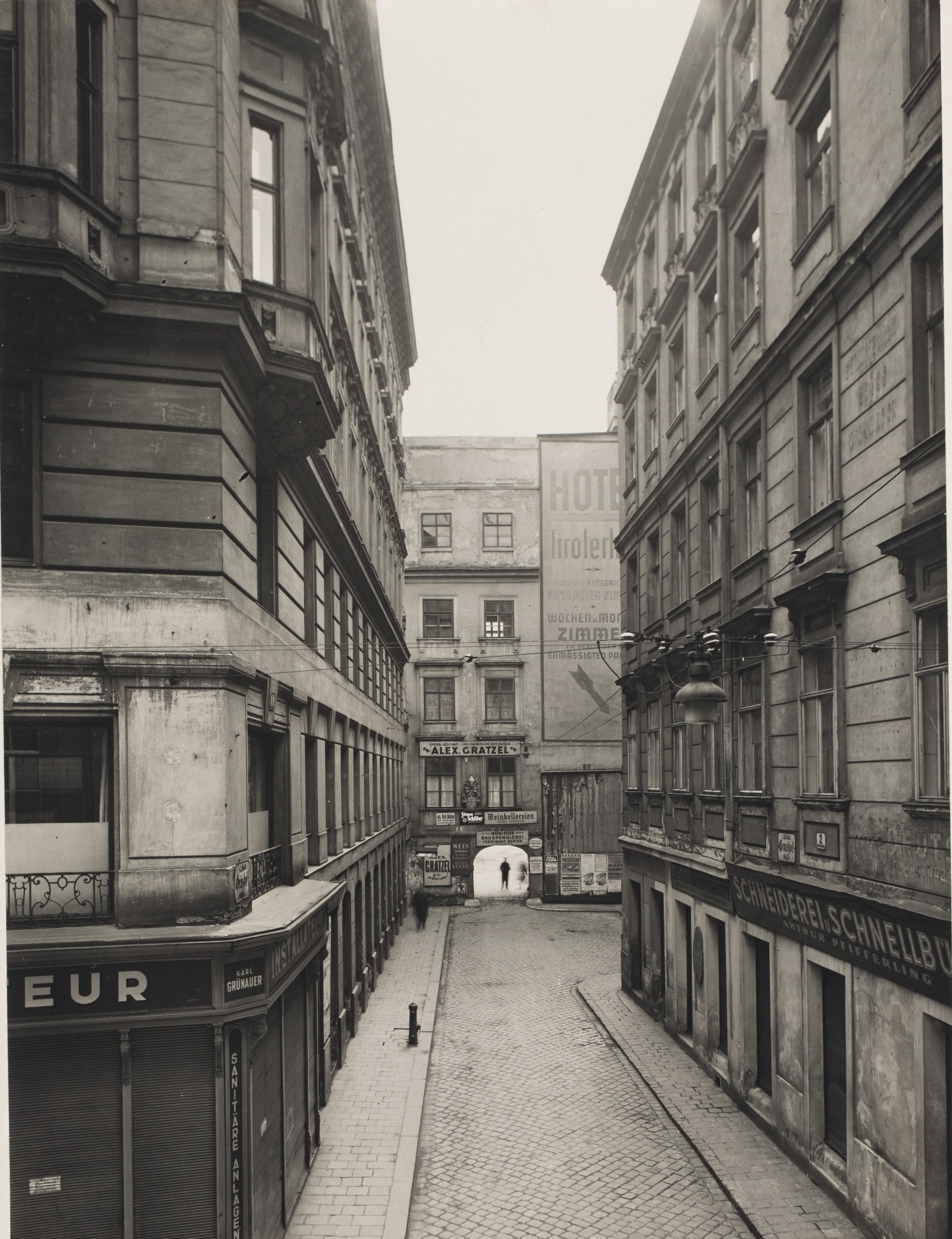 Blick gegen Heiligenkreuzer Hof, 1942[5]