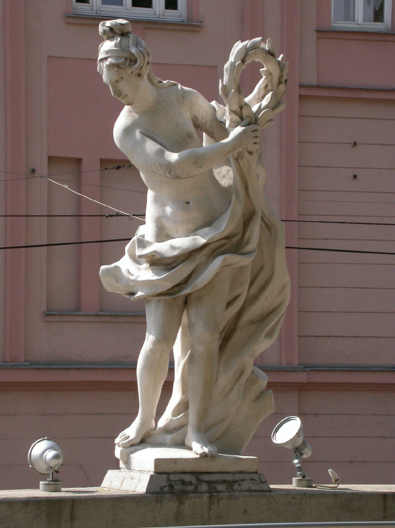 Lazanskyhaus, Statue 1.jpg