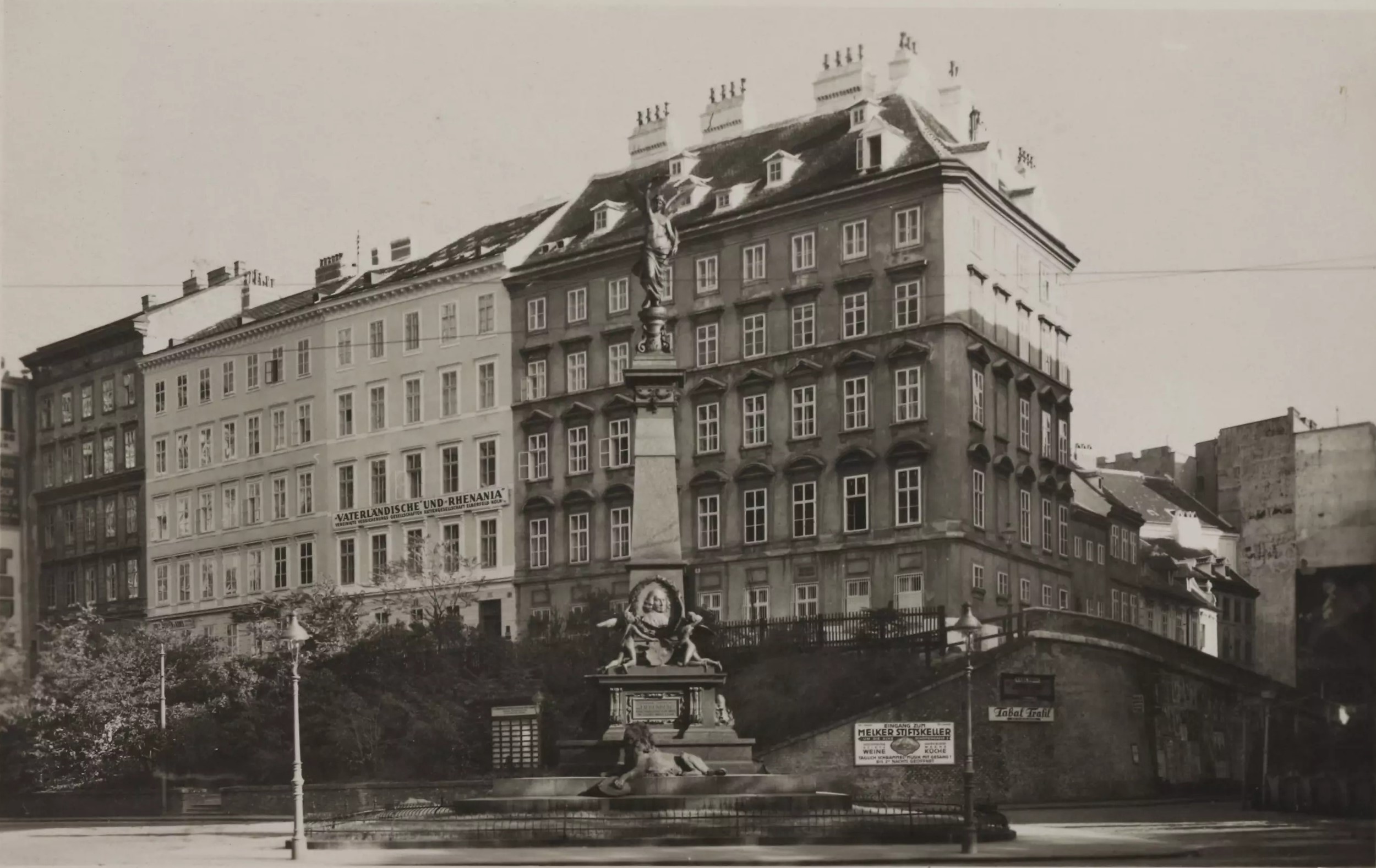 Das Pasqualatihaus um 1925</ref>Postkarten-Industrie AG, Wien (POSTIAG) (Hersteller), Beethovenhaus, Wien I. Mölkerbastei 8 Pasqualatihaus (1804 - 1815)., um 1925, Wien Museum Inv.-Nr. 49902/3, CC0 (https://sammlung.wienmuseum.at/objekt/127627/)</ref>