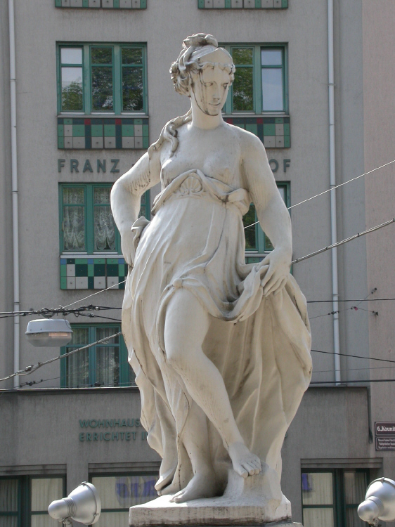 Lazanskyhaus, Statue 4.jpg