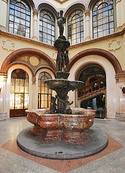 GuentherZ 2008-09-03 1074 Palais Ferstel Donaunixenbrunnen Gesamt.jpg