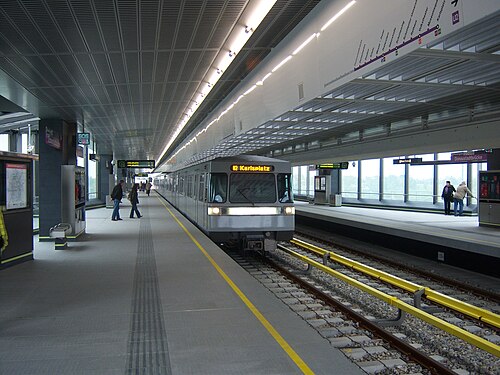 U2 auf der Donaustadtbrücke