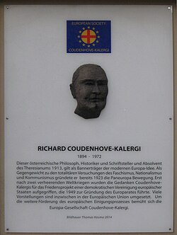 Gedenktafel für Richard von Coudenhove-Kalergi (1894–1972) Wien Favoritenstraße 15.jpg