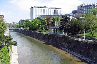 Wien Stadtpark Wienfluss fllussabwärts.jpg
