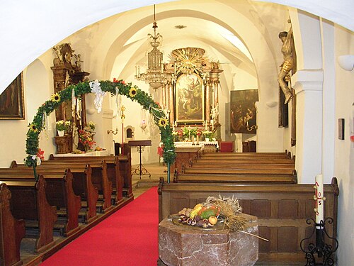 Kahlenbergerdorf (19.) – spätromanisch-frühgotischer Kern, barocke Prägung innen.