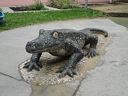 Spielplastik Krokodil Erdbergstraße 02.JPG