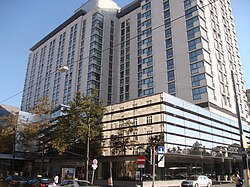 Отель с торговым центром(явный конец 70-х) - panoramio.jpg