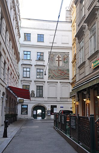 Wien Heiligenkreuzerhof Eingang Grashofgasse.jpg