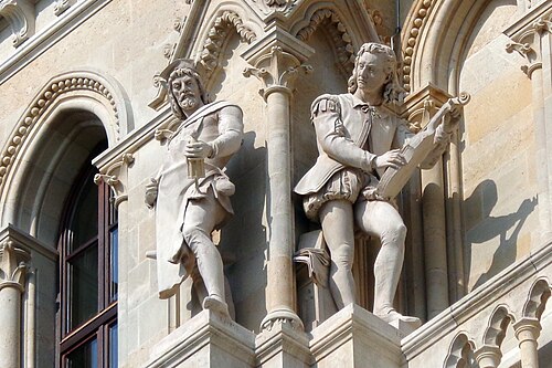 201410 Rathaus Statuen2.jpg